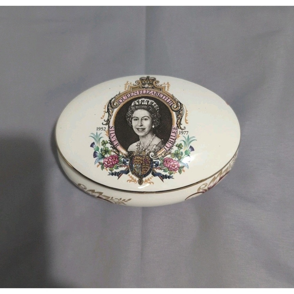Vintage Queen Elizabeth II Silver Jubilee Oval Trinket Box Palissy R. Worcester